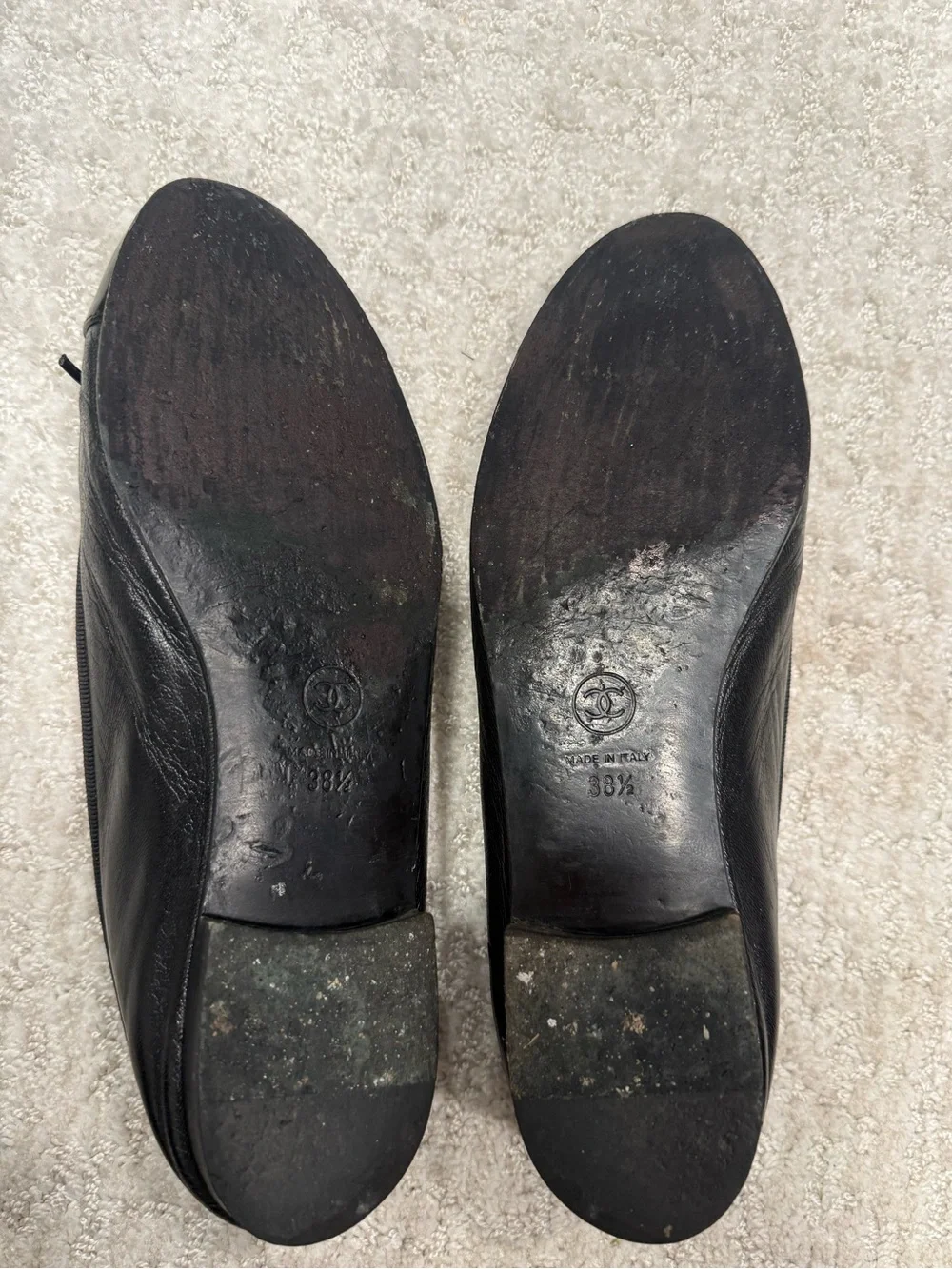 CHANEL Black Leather Ballerinas with Patent Cap-Toe